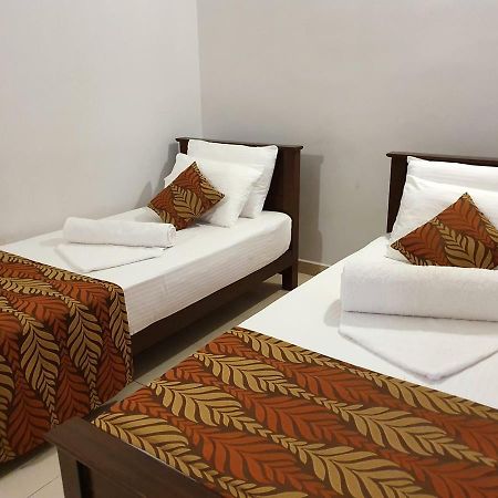 A And D Holiday Inn Anuradhapura Bagian luar foto