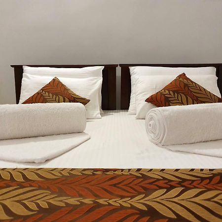 A And D Holiday Inn Anuradhapura Bagian luar foto